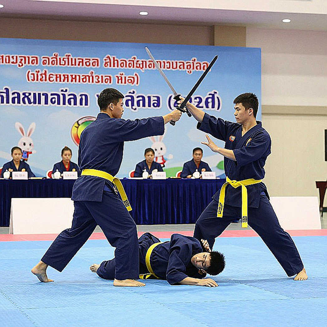 Sân vắng, một đòn cùi chỏ tưởng đã chết và tiếng vang của Nguyễn Thanh Long